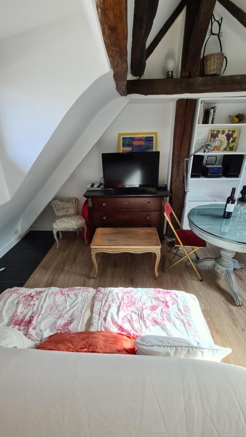 Appartement Coeur De Paris Avec Vue Sur Les Toits Luaran gambar