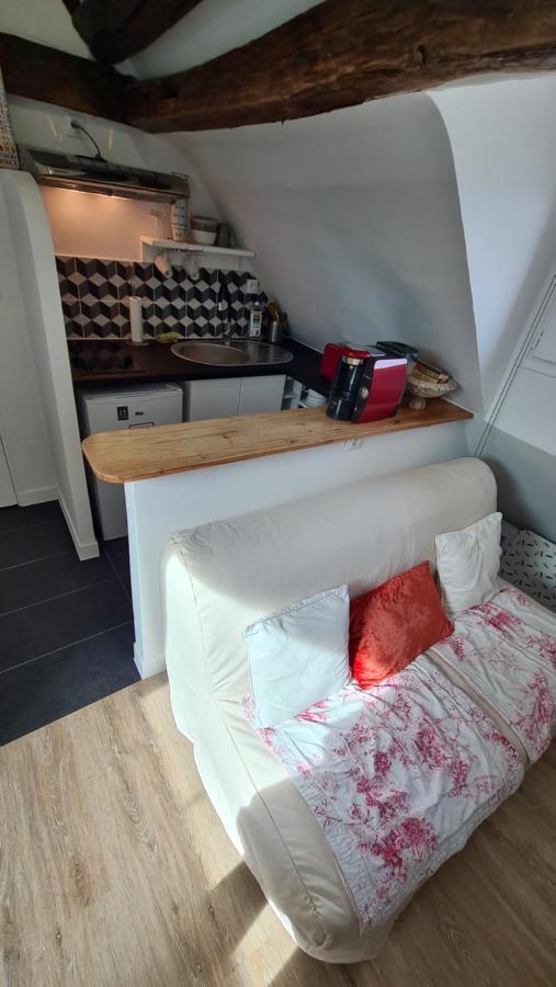 Appartement Coeur De Paris Avec Vue Sur Les Toits Luaran gambar