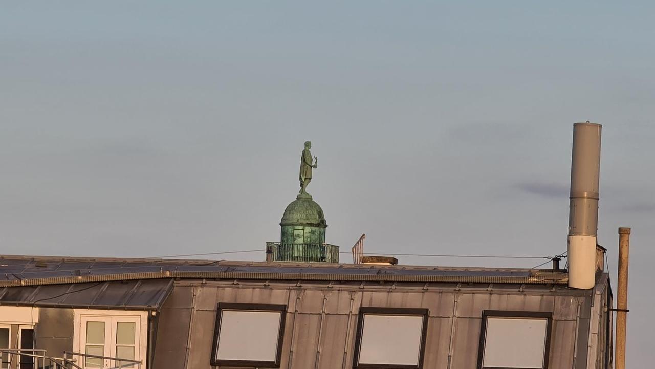Appartement Coeur De Paris Avec Vue Sur Les Toits Luaran gambar
