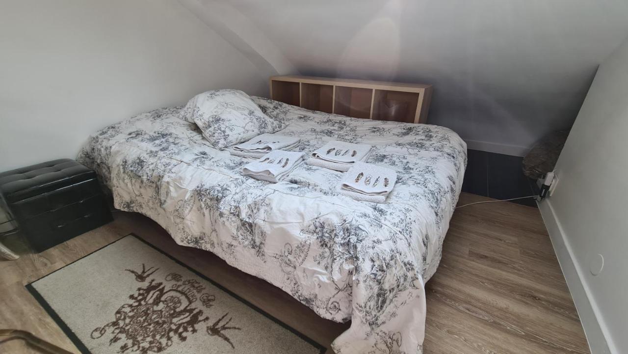 Appartement Coeur De Paris Avec Vue Sur Les Toits Luaran gambar